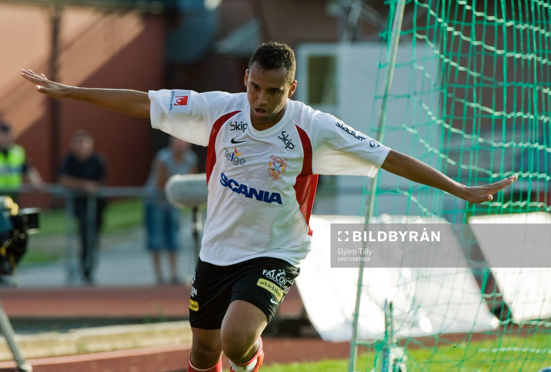  Tiago Pereira, Assyriska, jubel efter 0-1.