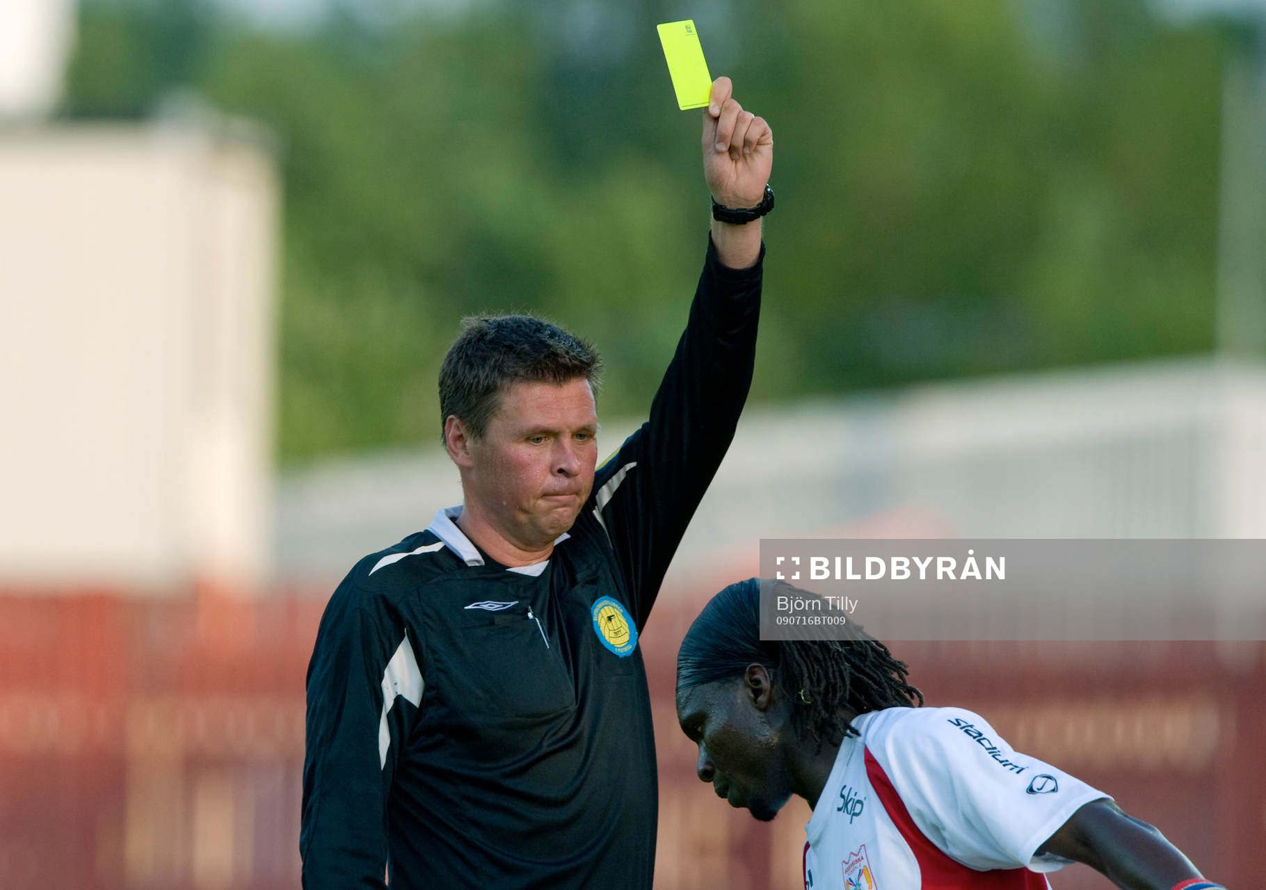 Antti Kanerva, domare ger Lamin Conateh, Assyriska gult kort
