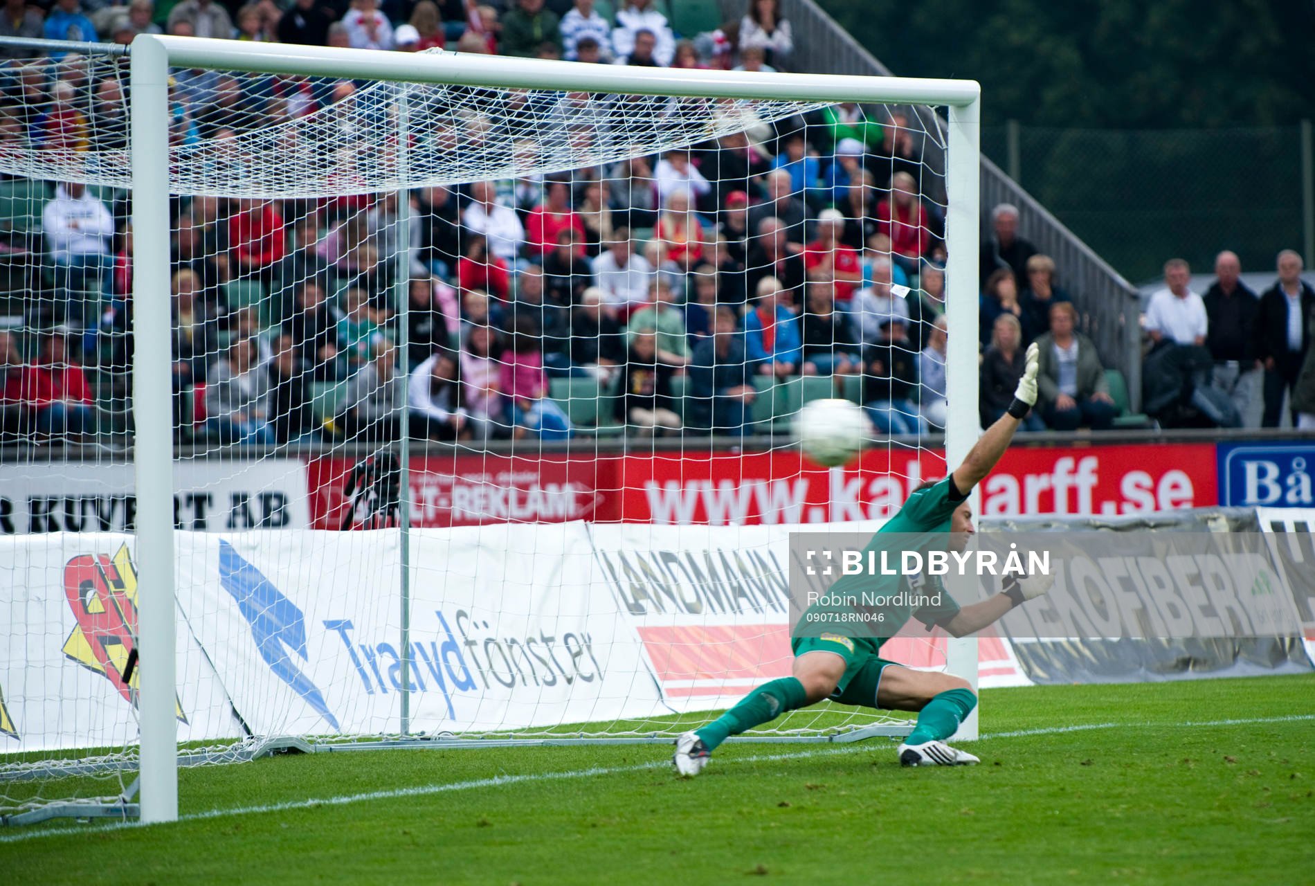 Benny Lekström, Målvakt Brommapojkarna kastar sig åt fel