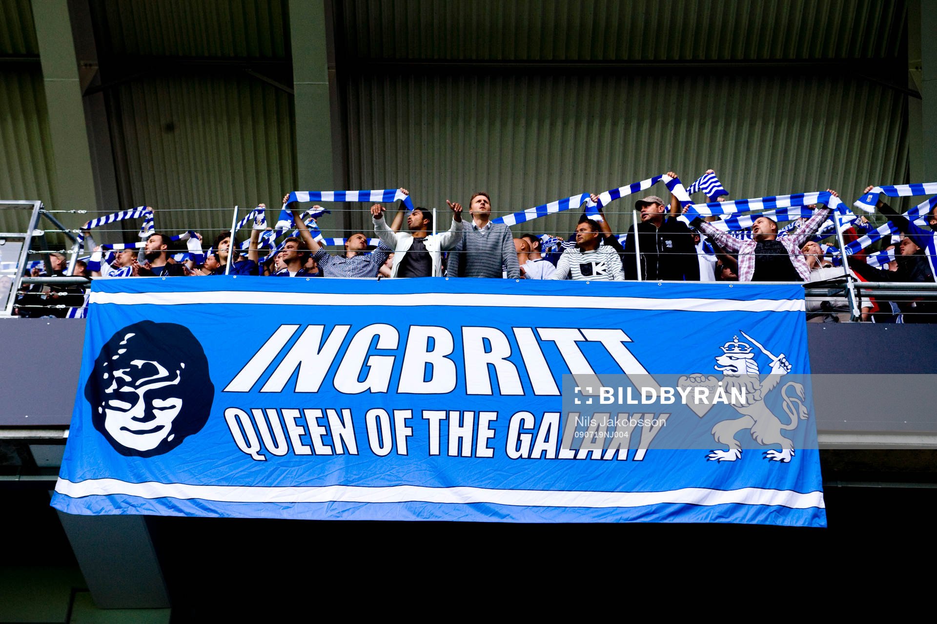 Ingbritt är tydligen galaxens drottnig, tifo, banderoll,