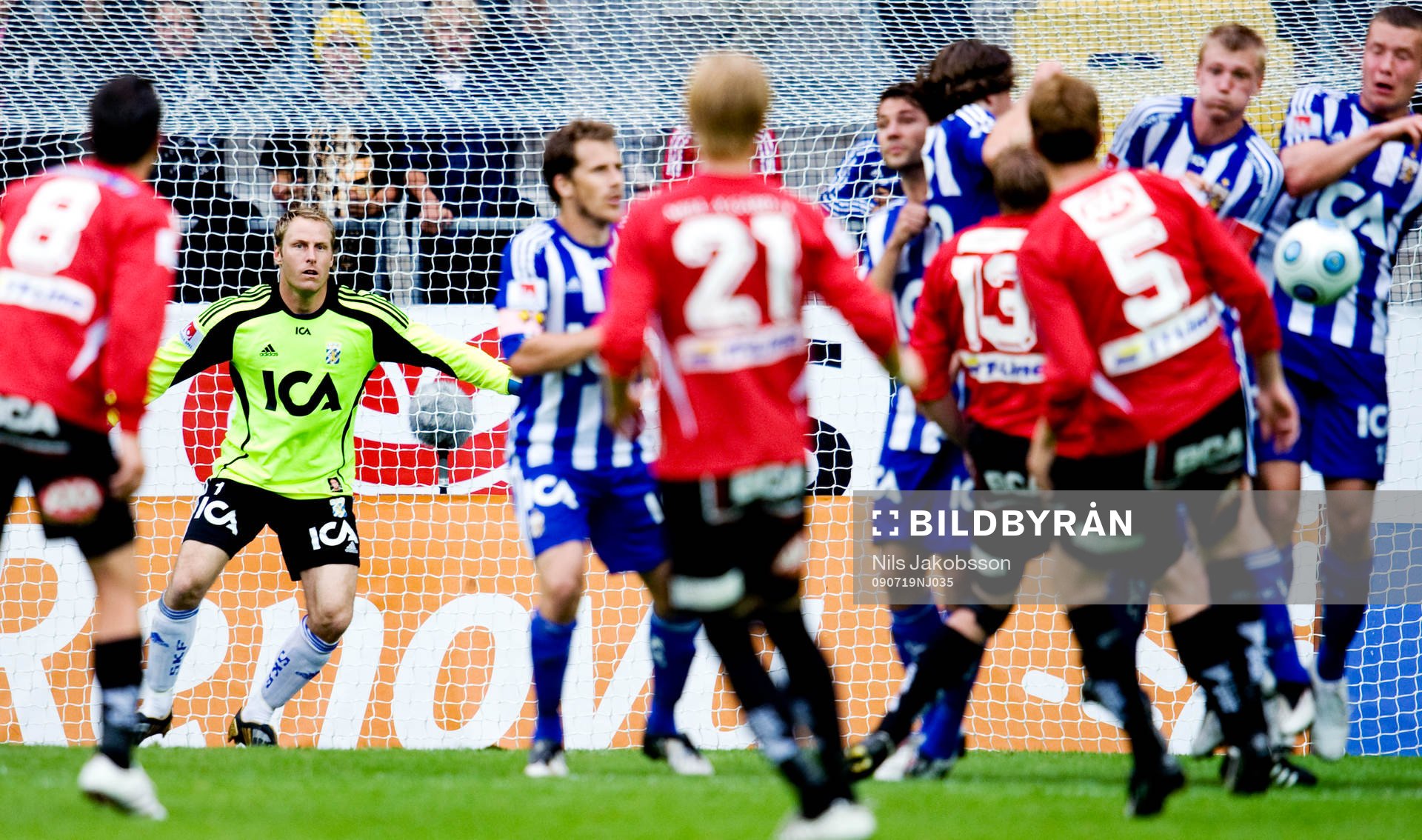 Kim Christensen, målvakt, IFK Göteborg,  har koll på en