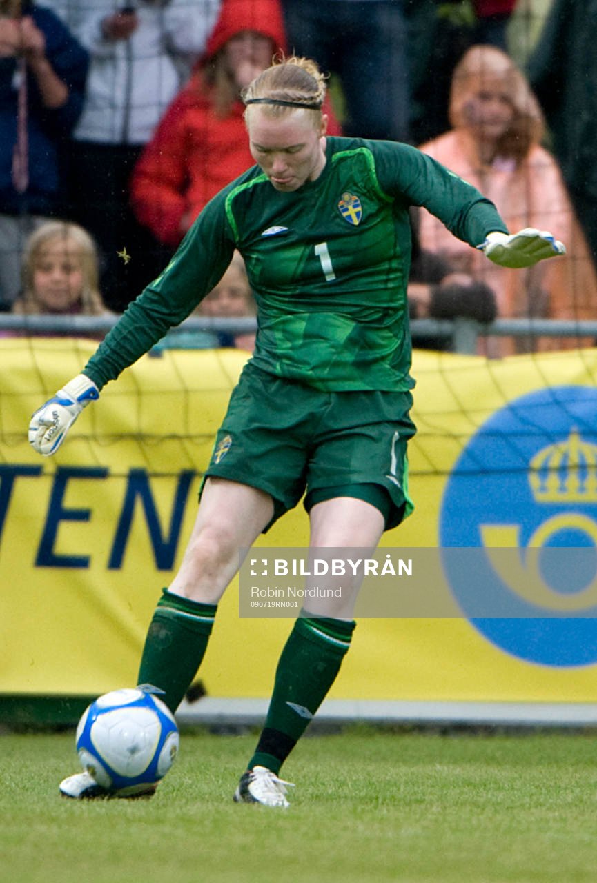 Hedvig Lindahl, Målvakt