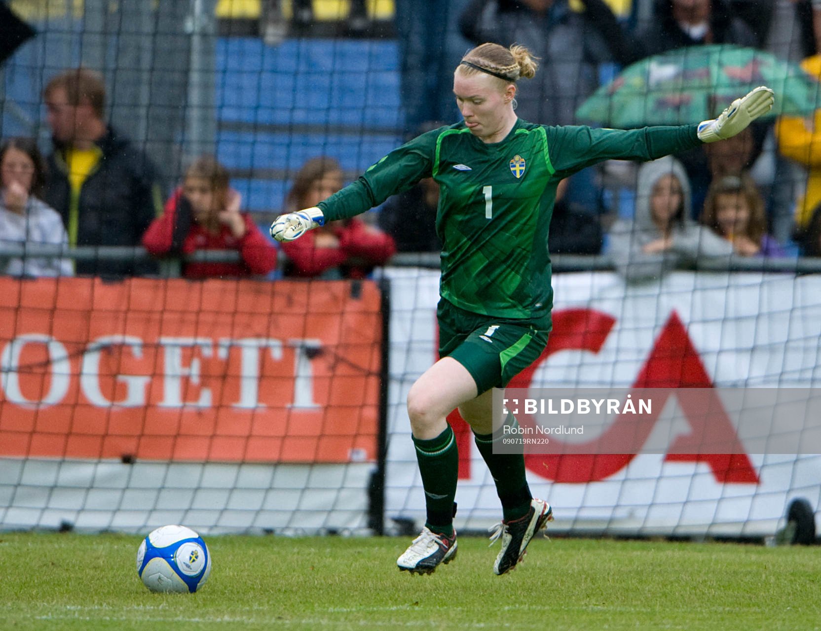 Hedvig Lindahl, Målvakt