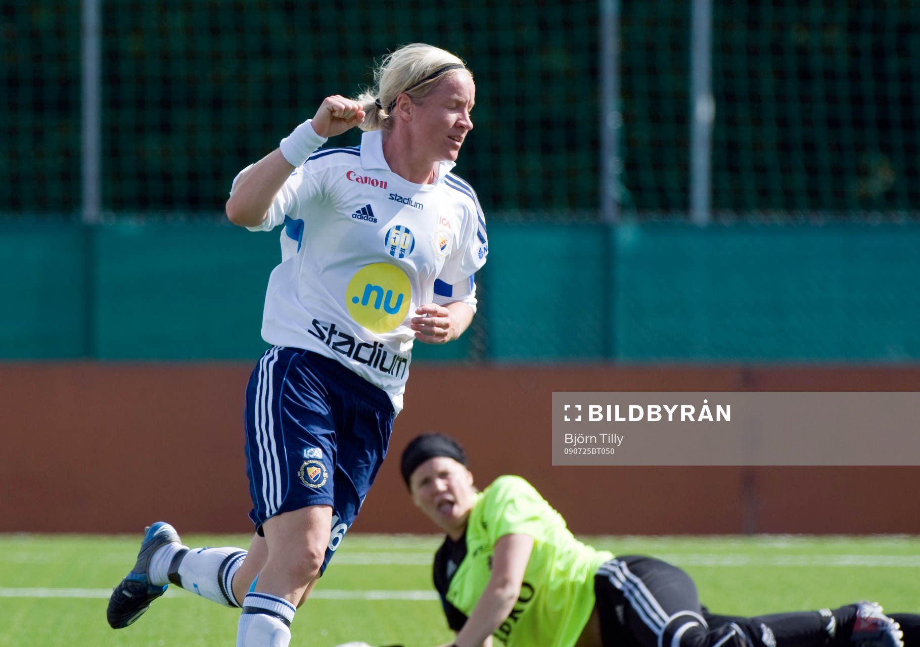 Victoria Svensson, Djurgården och Maja Åström, målvakt,