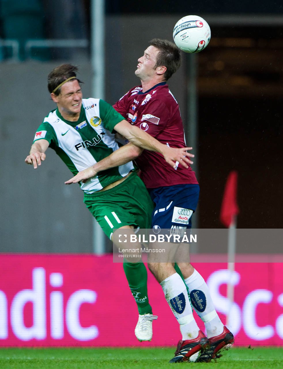 Dennis Jonason stoppar Simon Helg