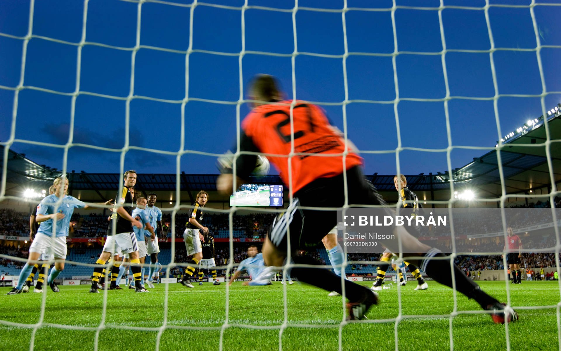 Daniel Örlund, målvakt AIK räddar ett skott