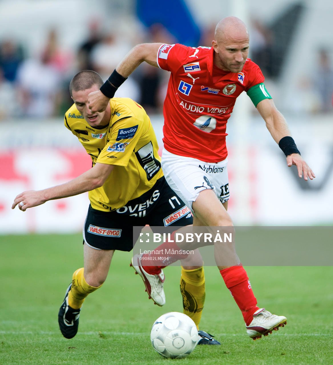 Henrik Rydström håller undan för James Keene