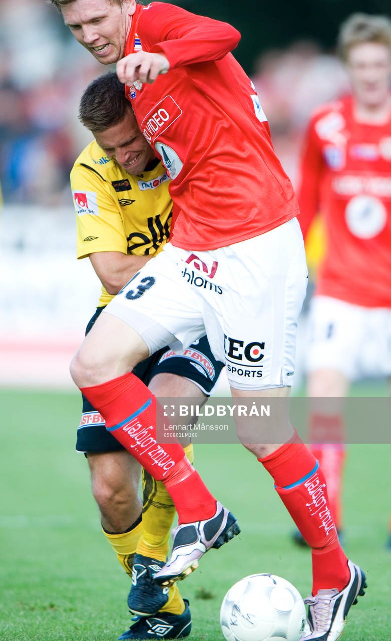 Anders Svensson försöker stoppa David Elm