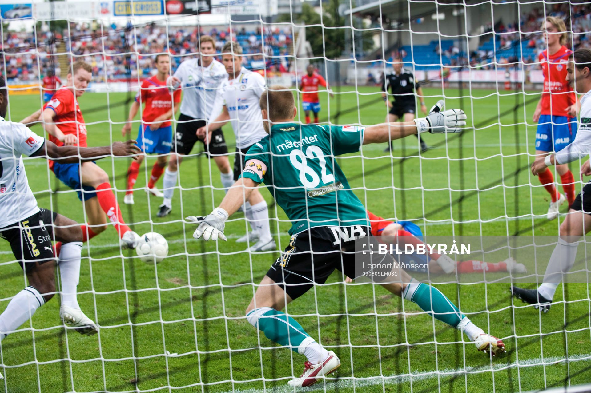 John Alvbåge, målvakt, Örebro, räddar framför Marcus