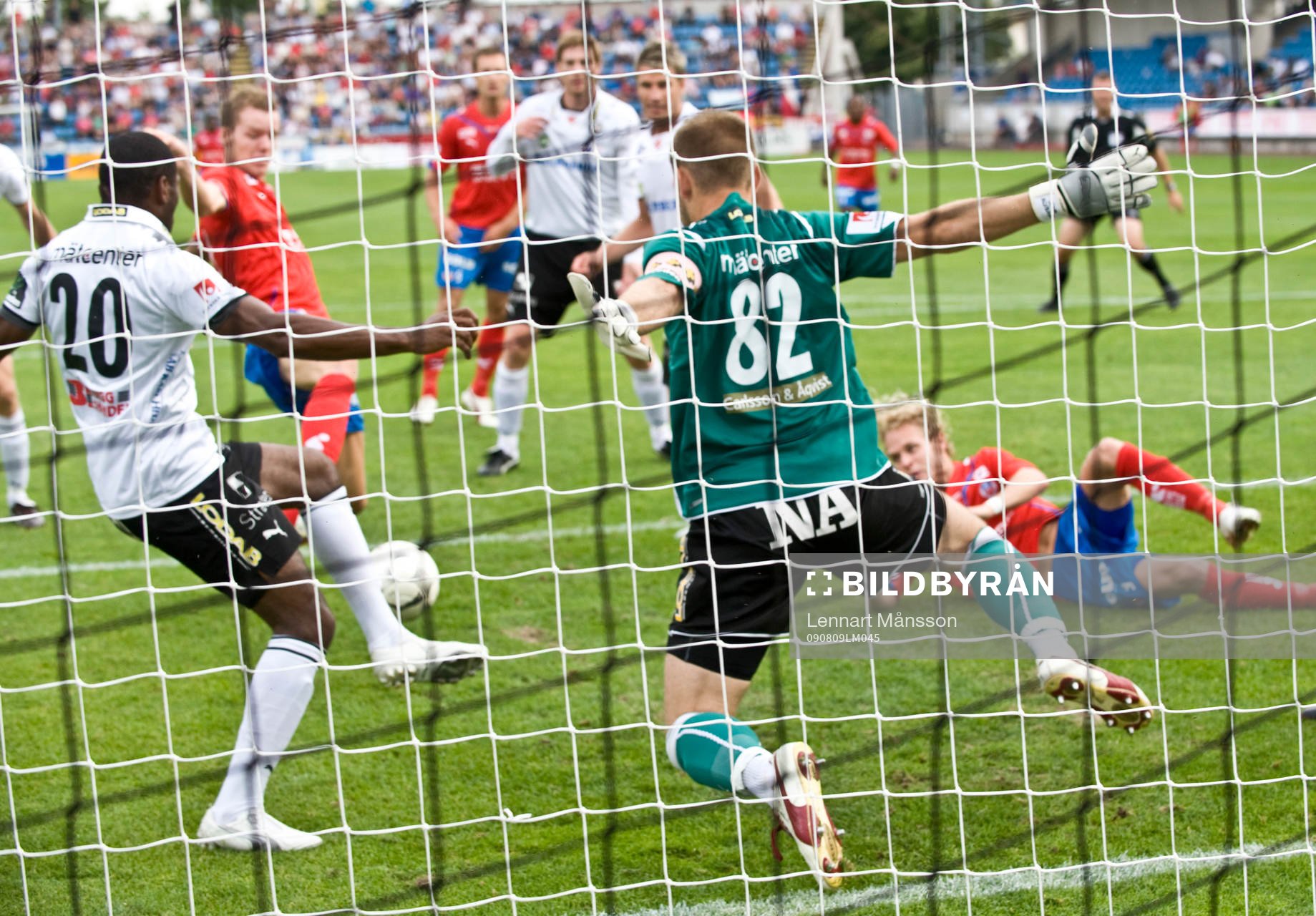 Målchans, målvakt, nät, genre