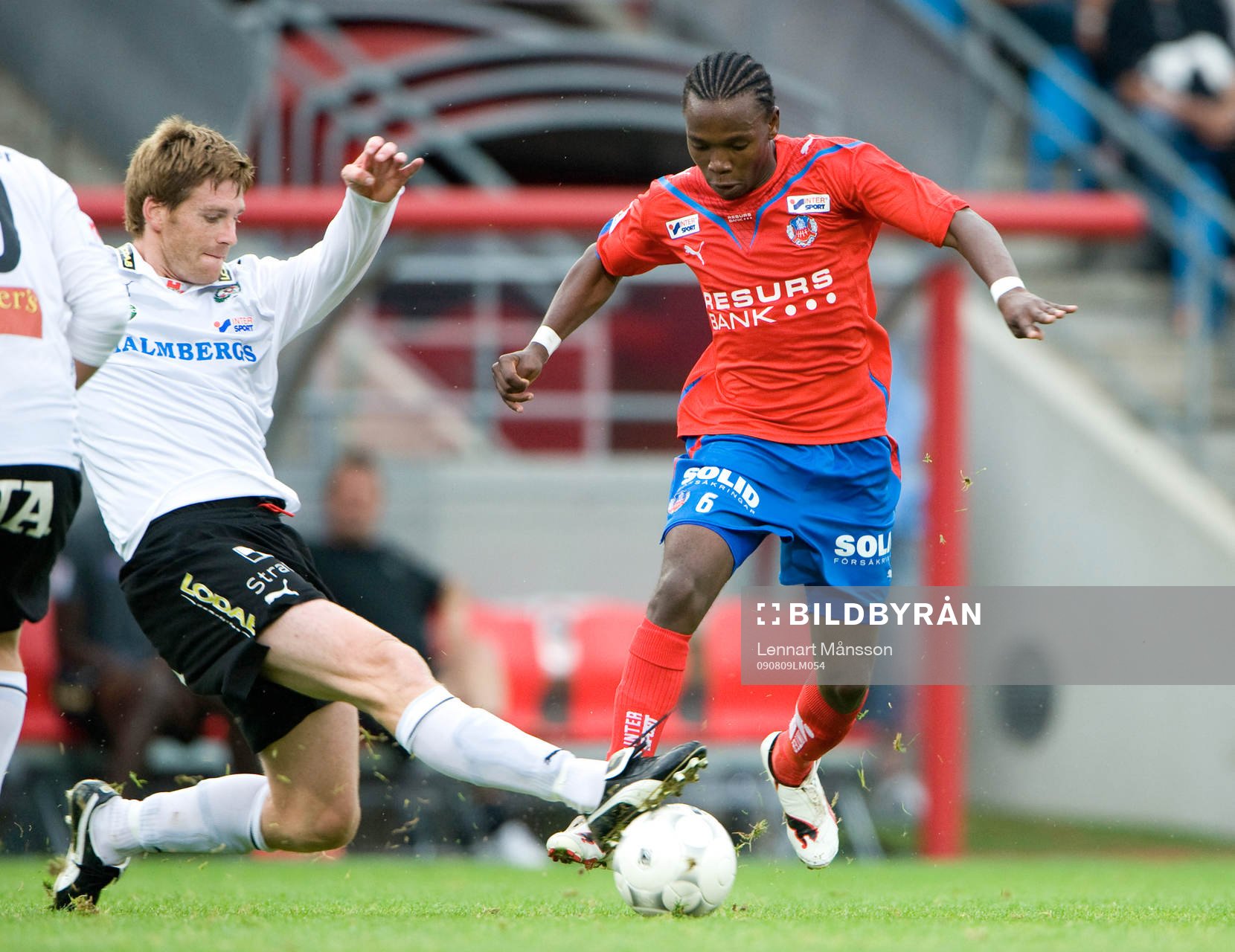 May Mahlangu, nyförvärv från IFK Hässleholm, stoppas av