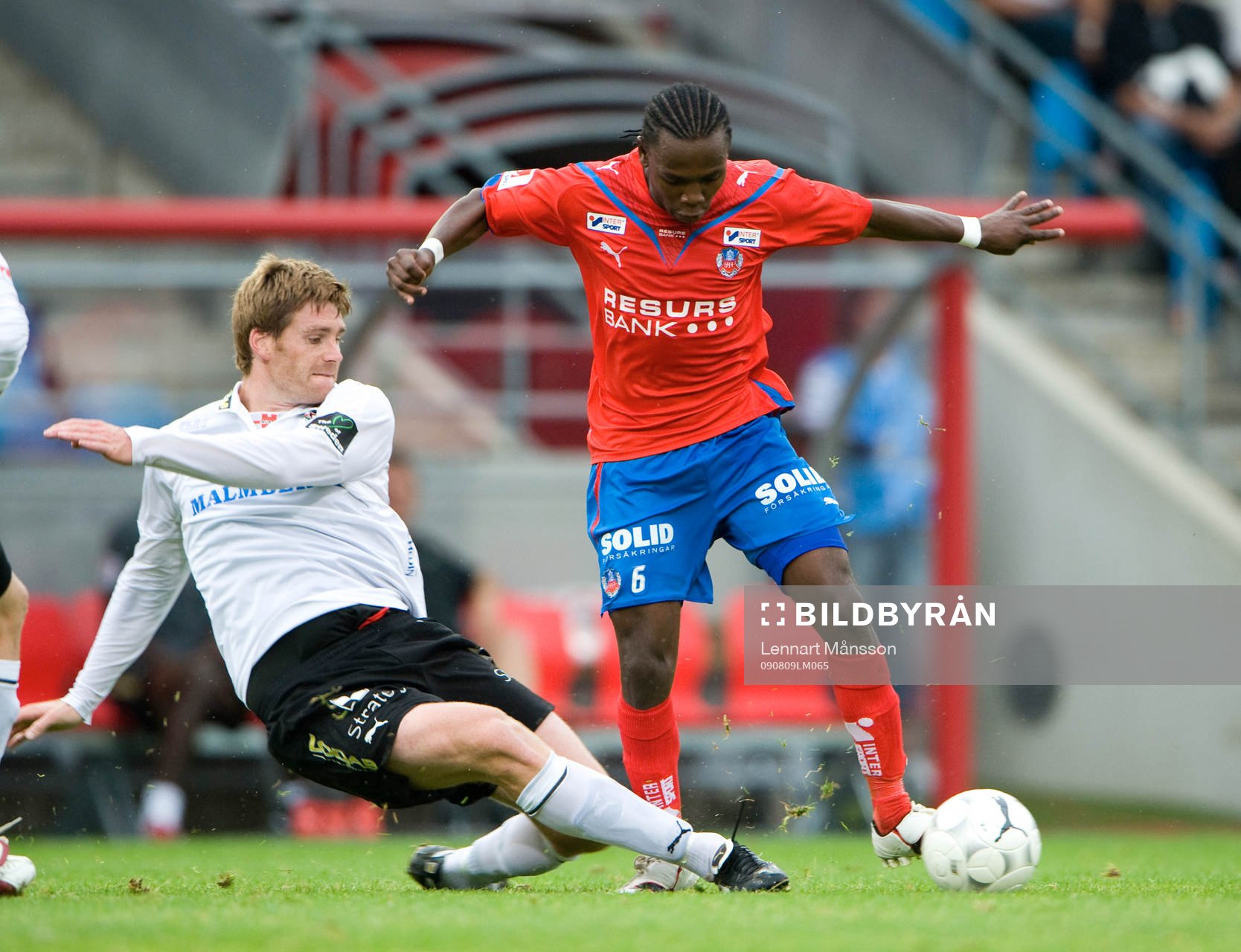 May Mahlangu, nyförvärv från IFK Hässleholm, stoppas av