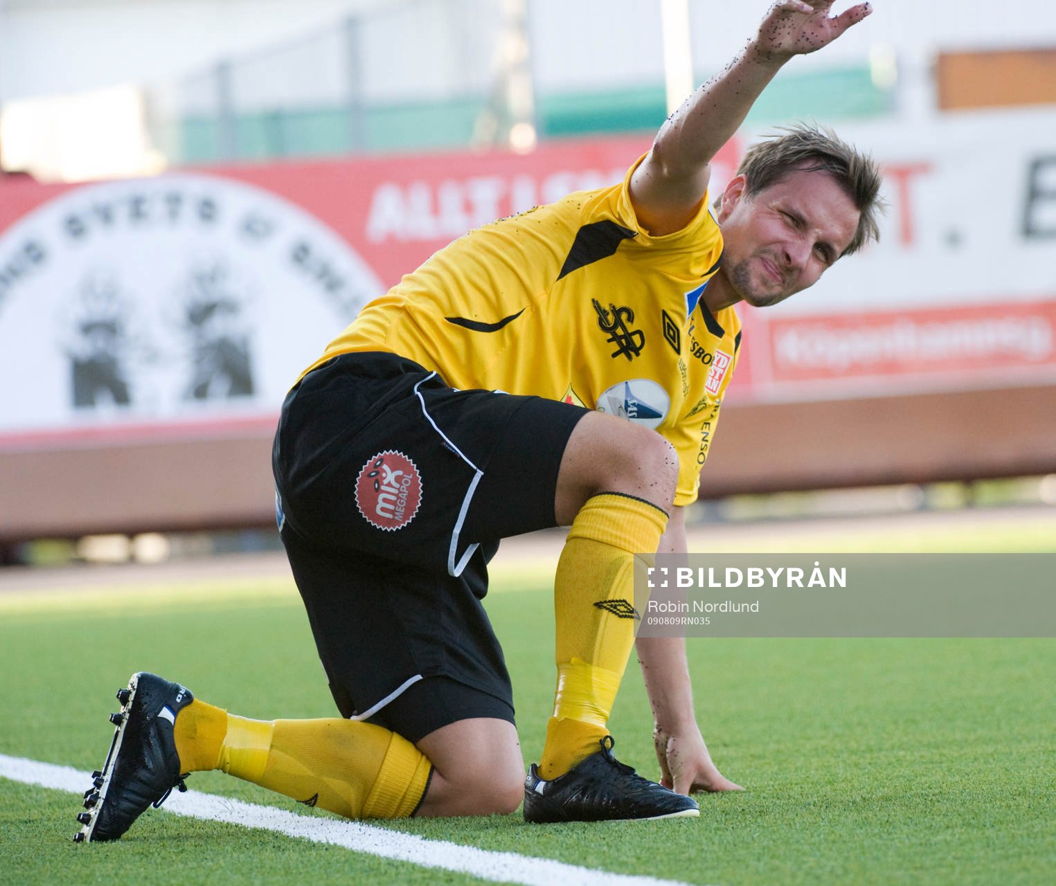 Daniel Nicklasson, Mjällby blir skadad