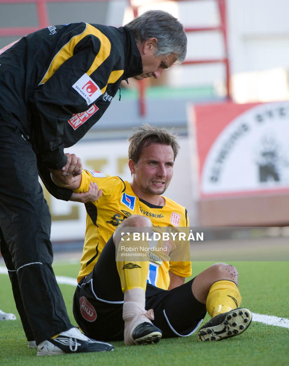 Daniel Nicklasson, Mjällby blir skadad. Skada