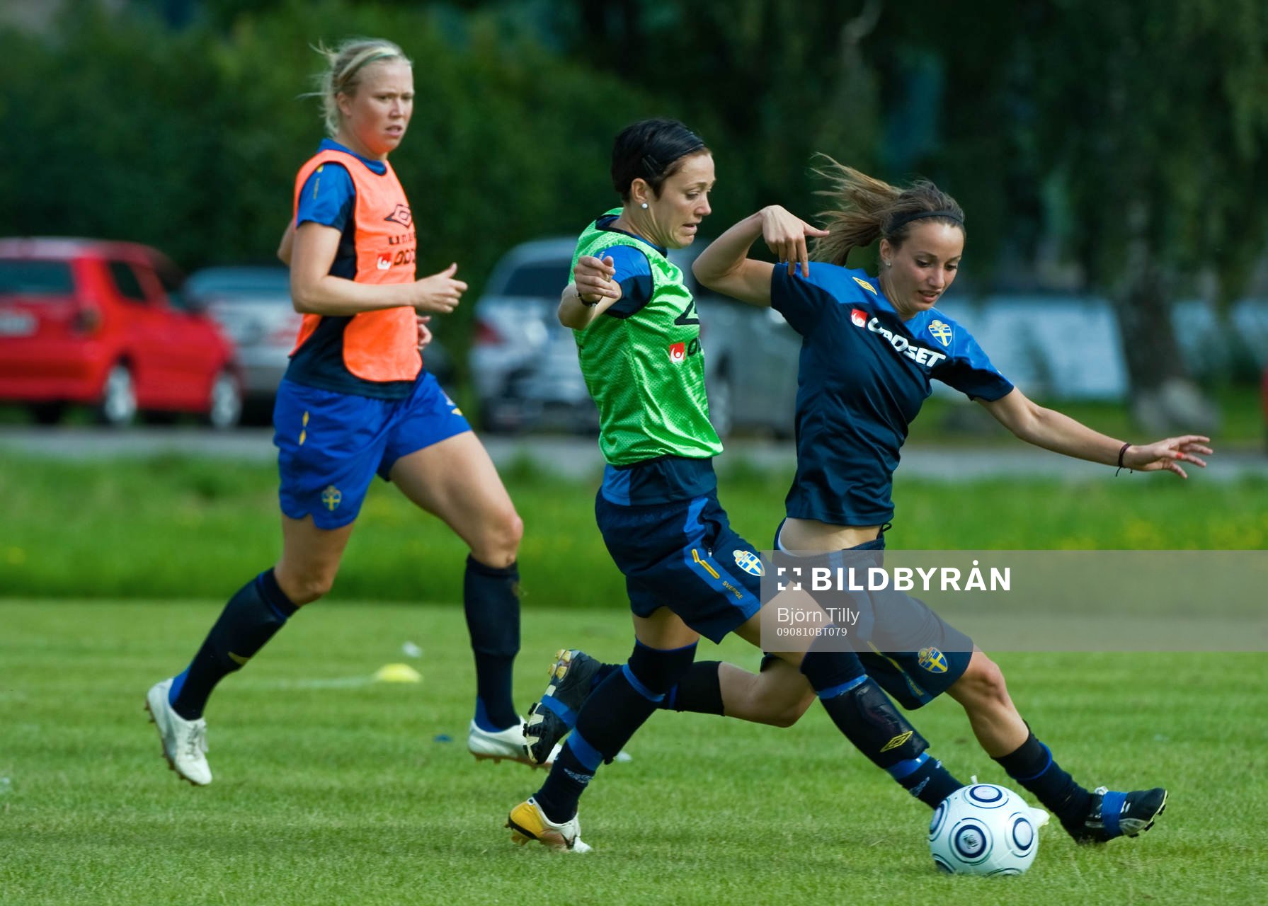 Sara Larsson, Therese Sjögran och Kosovare Asllani, Sverige