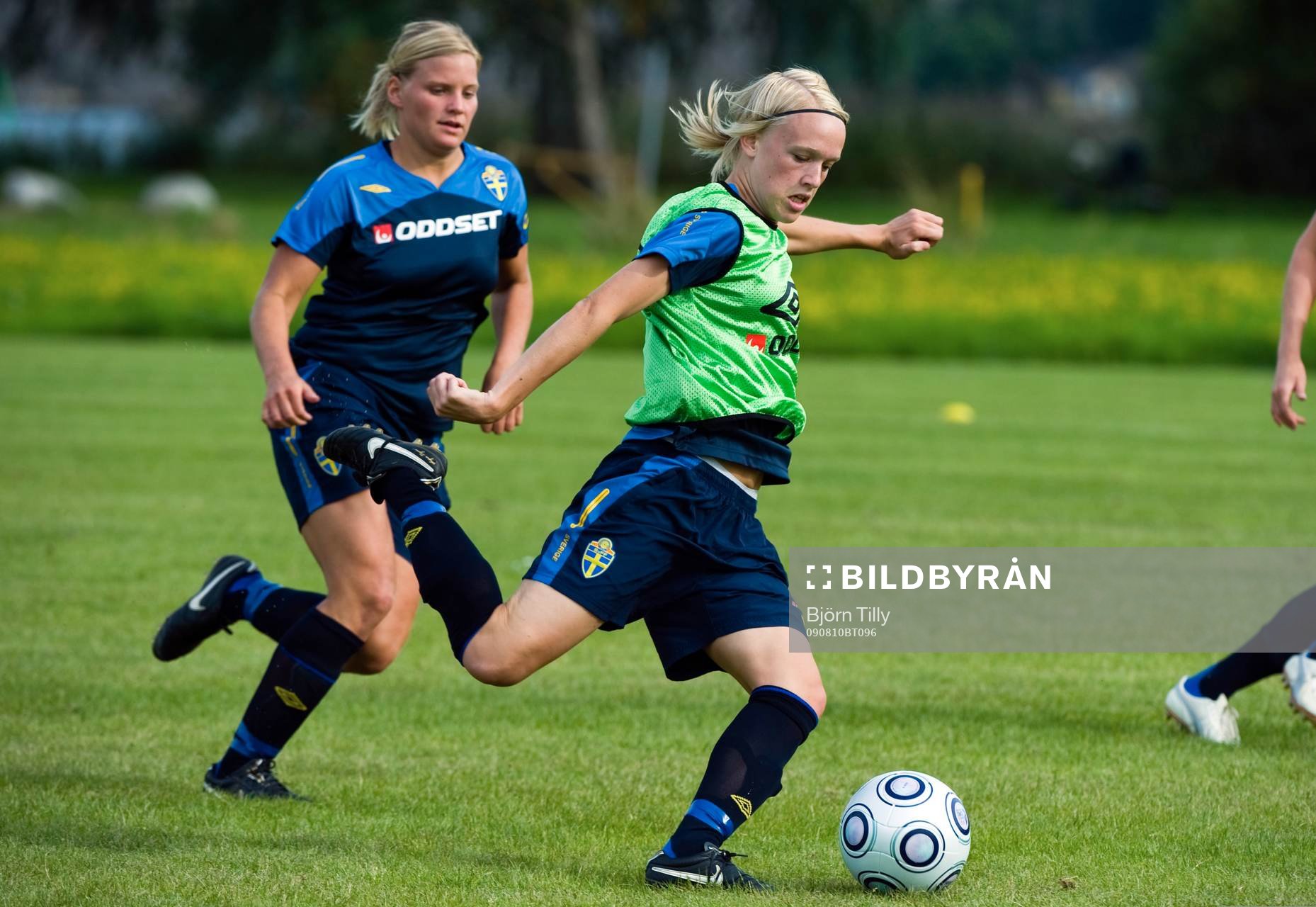 Sara Lindén och Linnea Liljegärd, Sverige