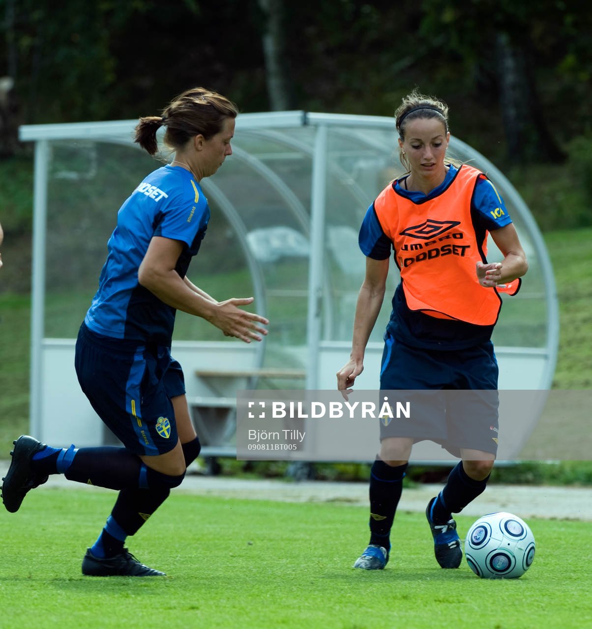 Lina Nilsson och Kosovare Asllani, Sverige