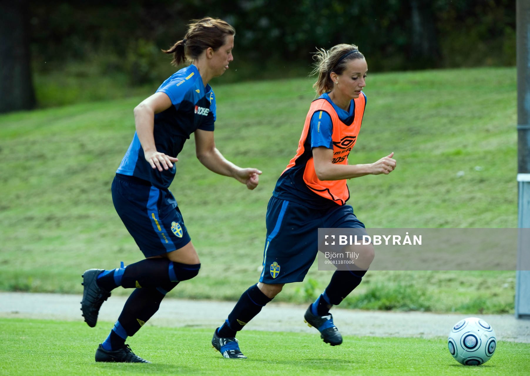 Lina Nilsson och Kosovare Asllani, Sverige