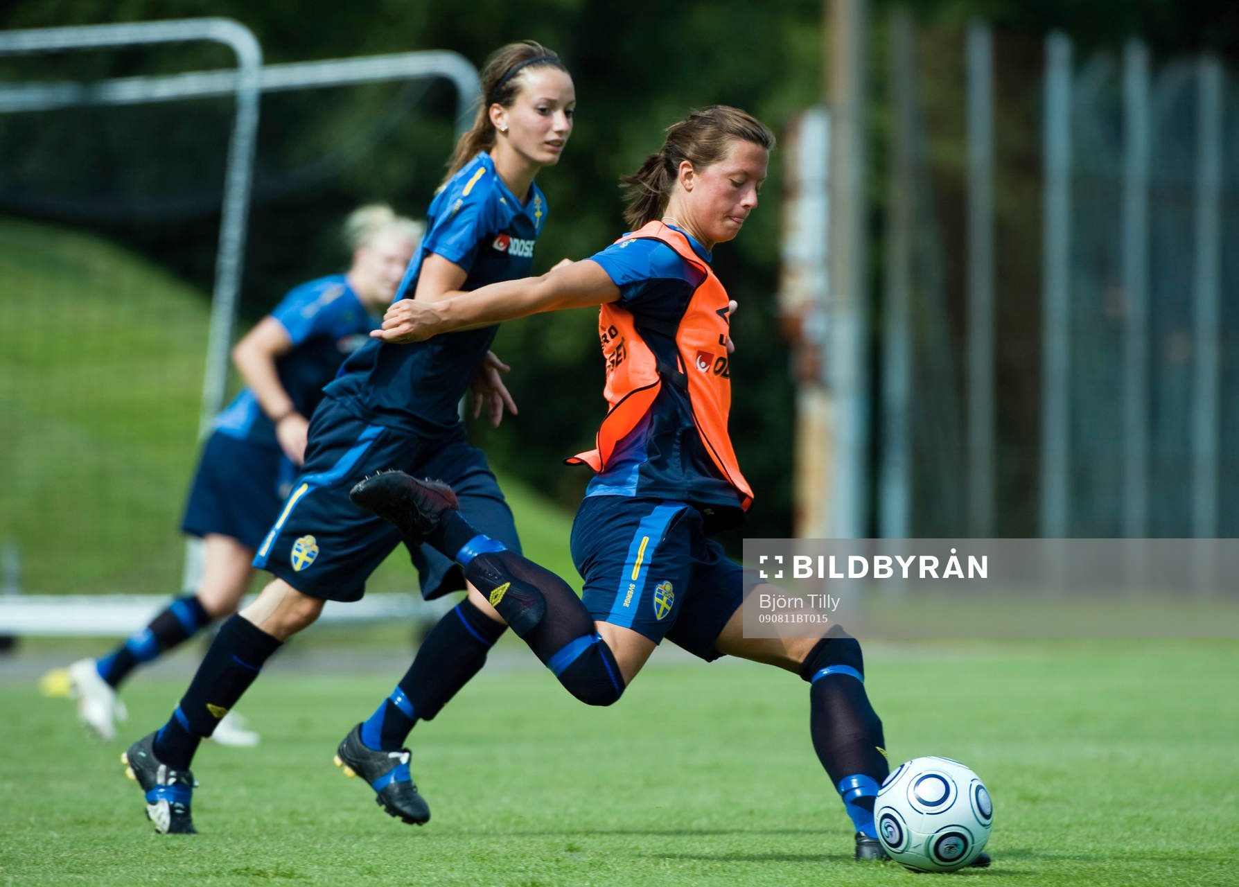 Kosovare Asllani och Lina Nilsson, Sverige