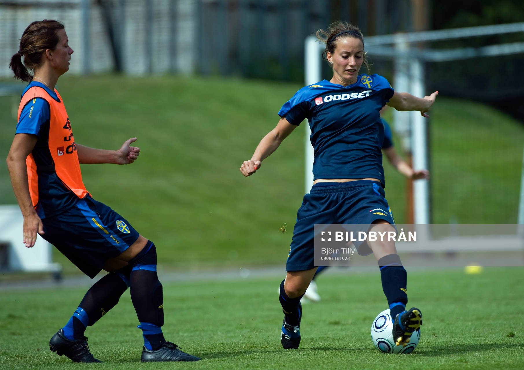 Lina Nilsson och Kosovare Asllani, Sverige