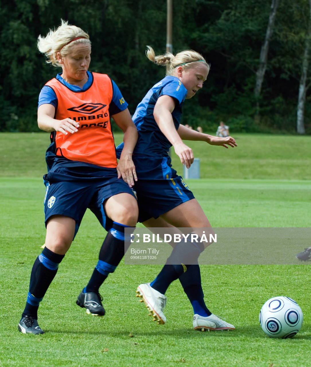 Lisa Dahlkvist och Sara Larsson, Sverige