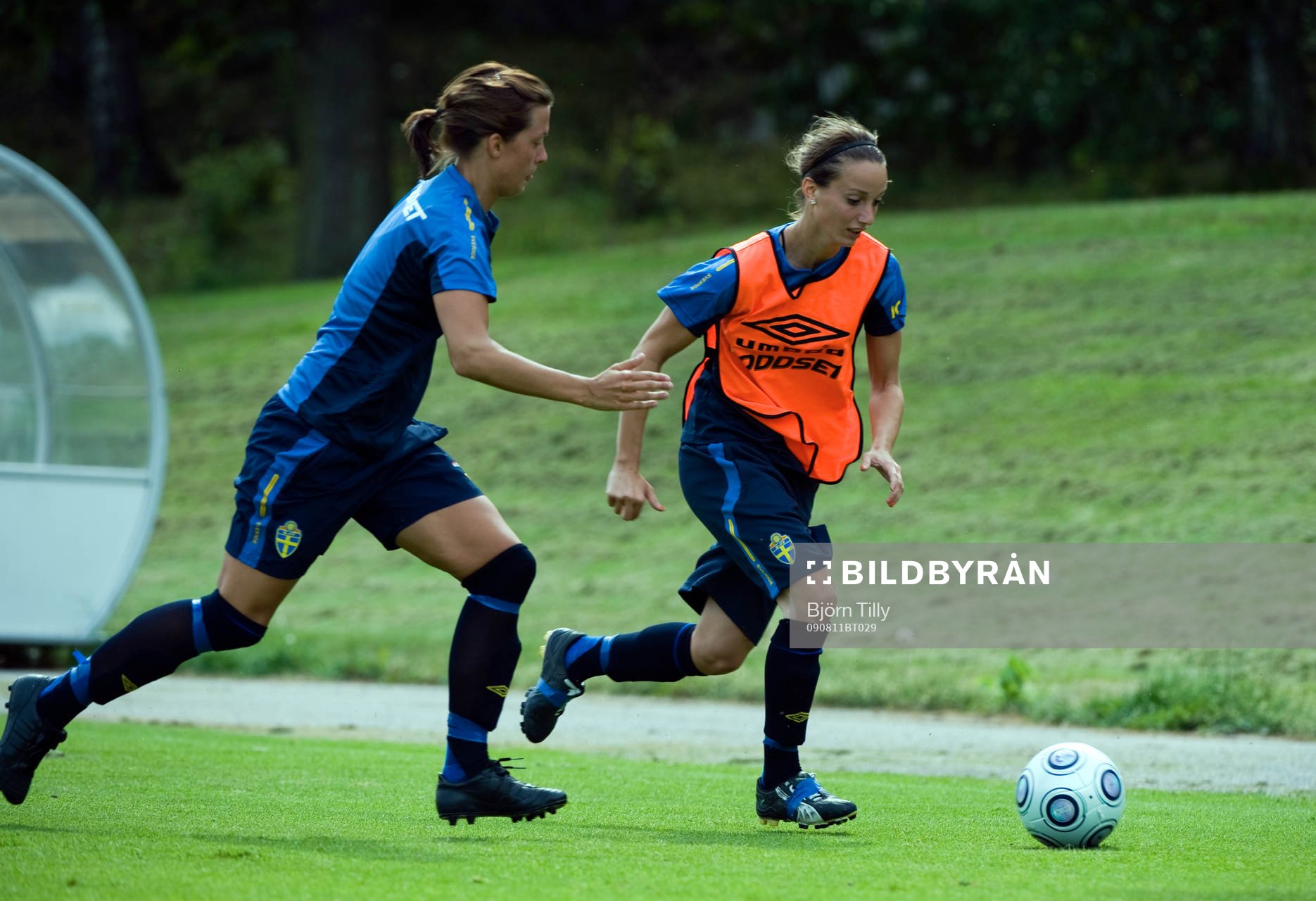 Lina Nilsson och Kosovare Asllani, Sverige