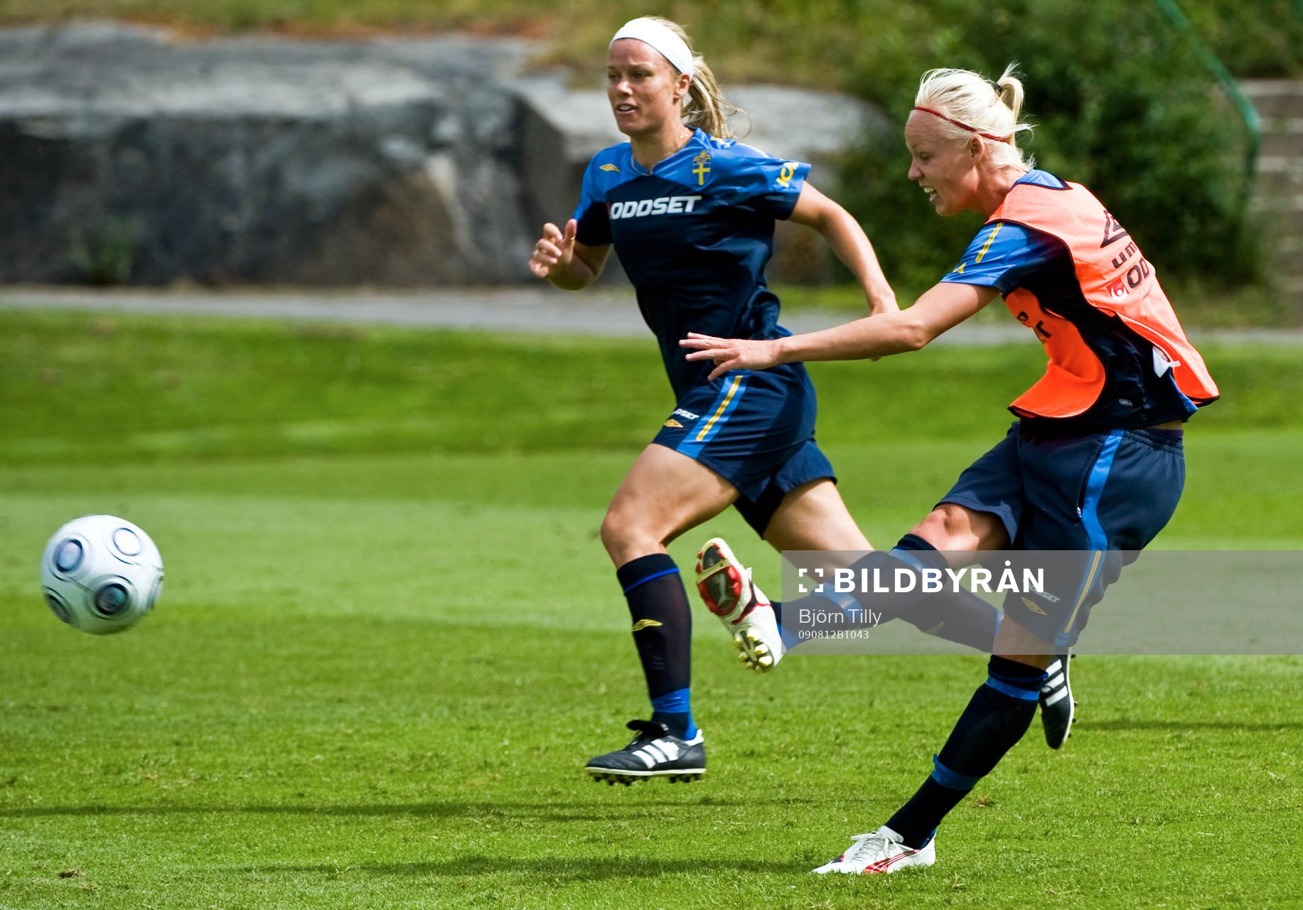 Sara Thunebro och Caroline Seger, Sverige