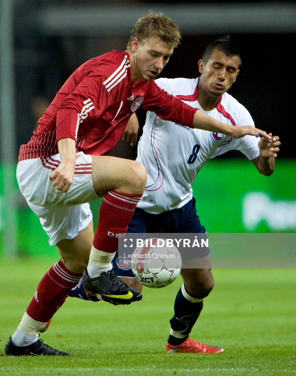 Nicklas Bendtner, Danmark och Arturo Vidal, Chile