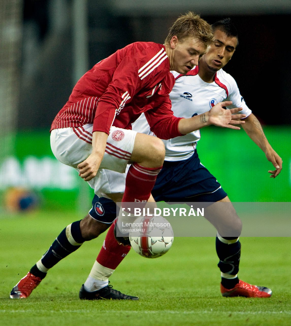 Nicklas Bendtner, Danmark och Arturo Vidal, Chile