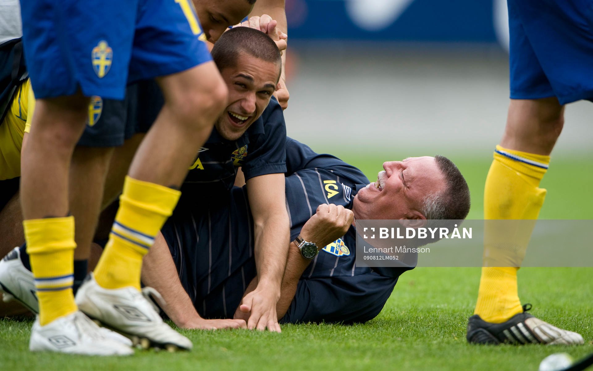 Peter Wiklander, ICA, skojar med Emir Bajrami