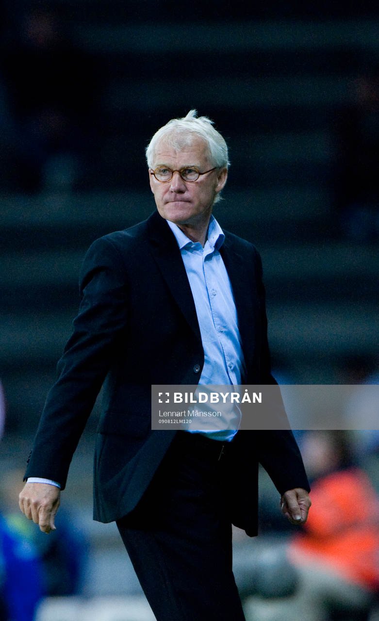 Morten Olsen, förbundskapten, Danmark, ser inte glad ut,
