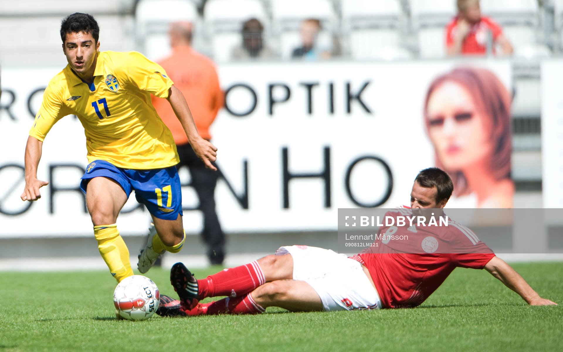 Jiloan Hamad har fått ner Mike L Jensen på ändan