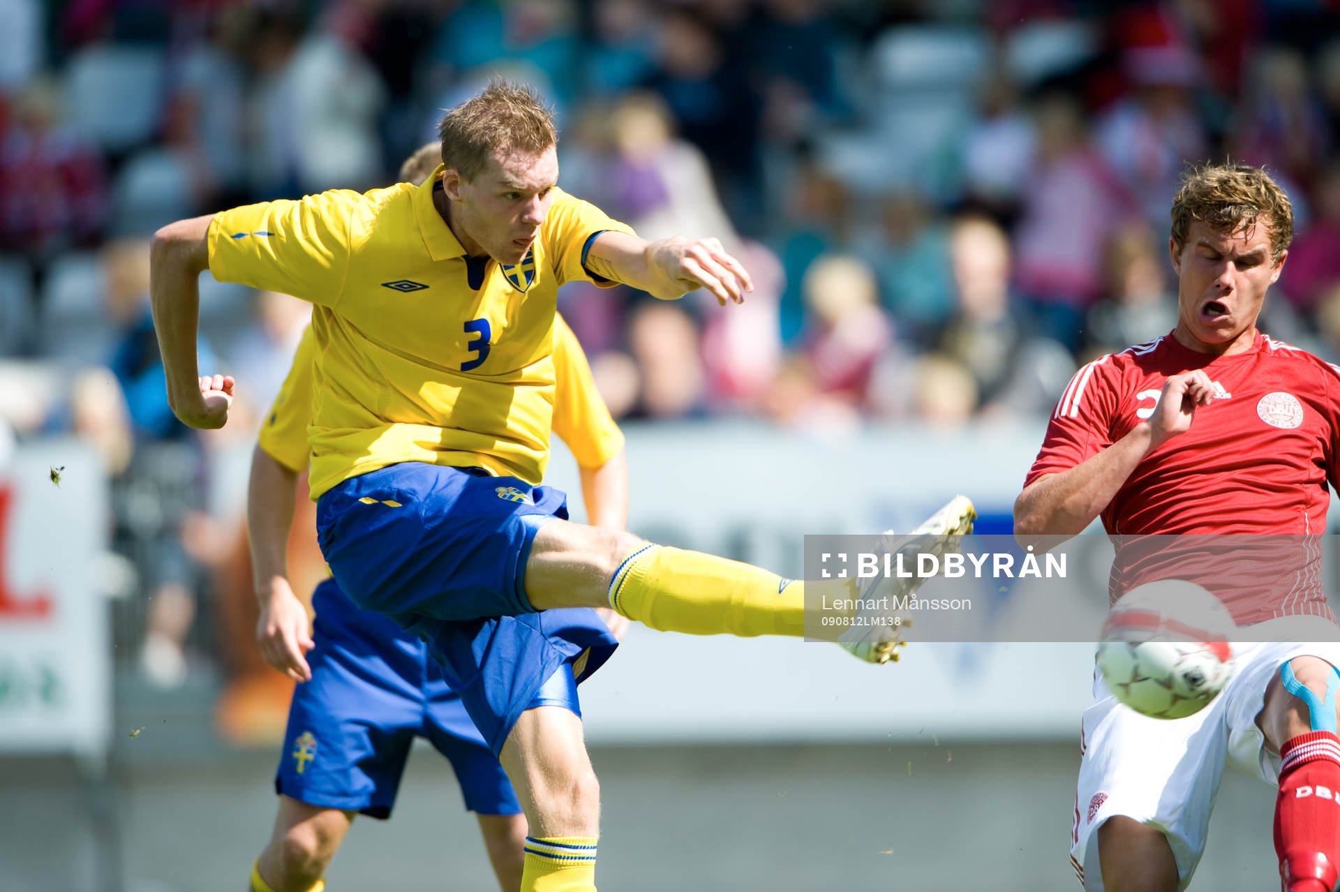 0-3, här skjuter Marcus Nilsson, Sveriges tredje mål