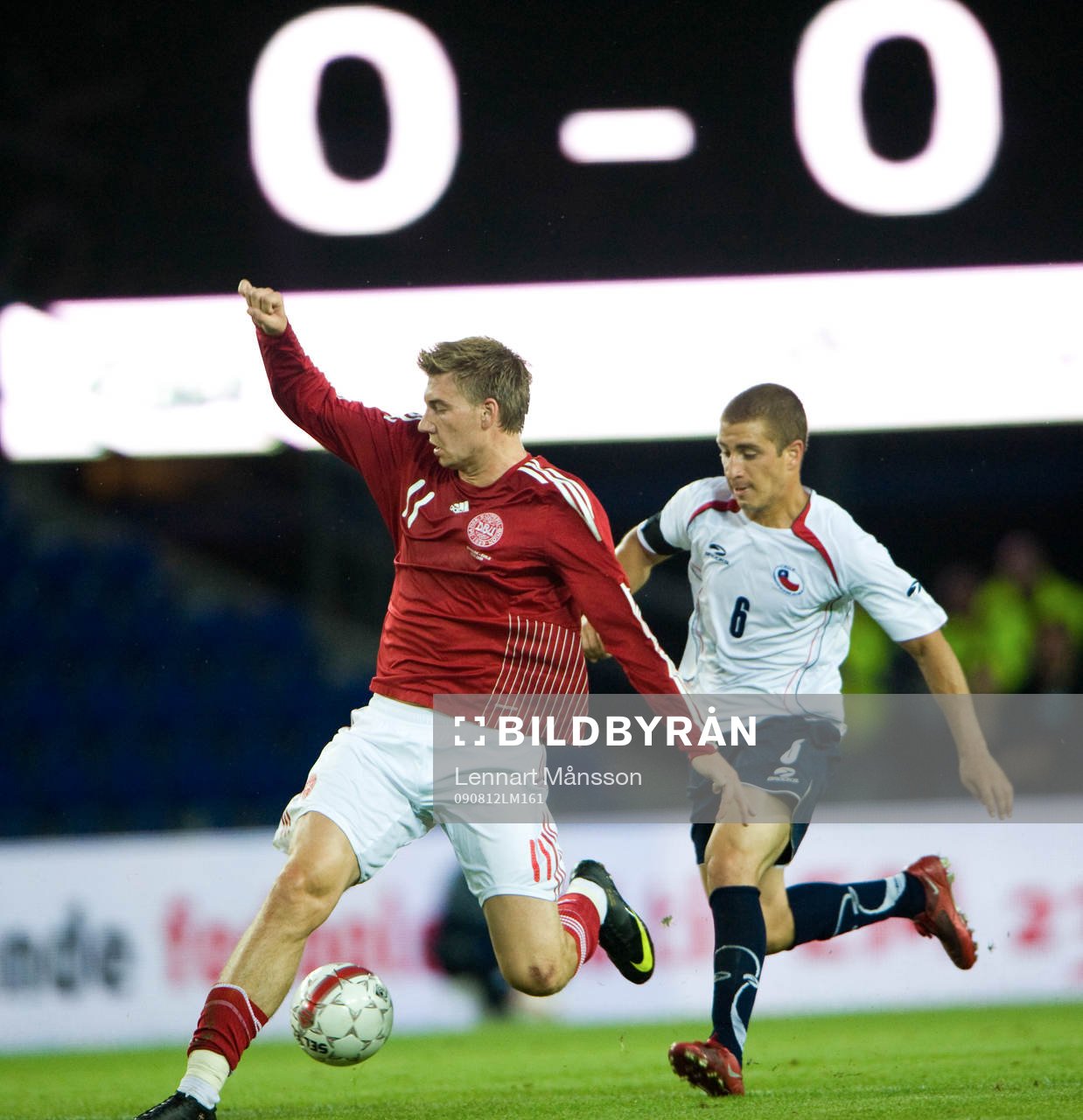 Nicklas Bendtner mot Carlos Carmona
