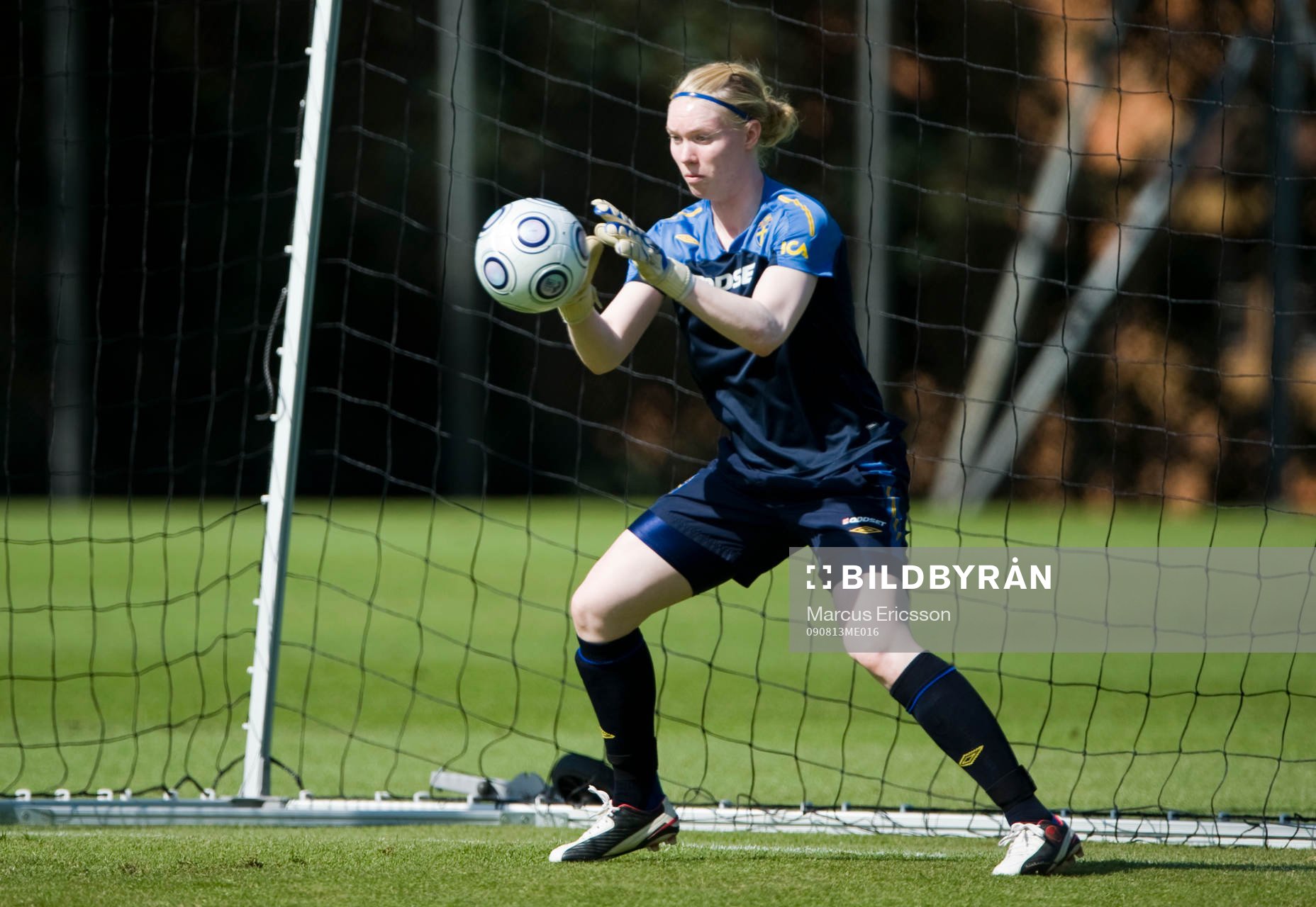 Hedvig Lindahl, målvakt