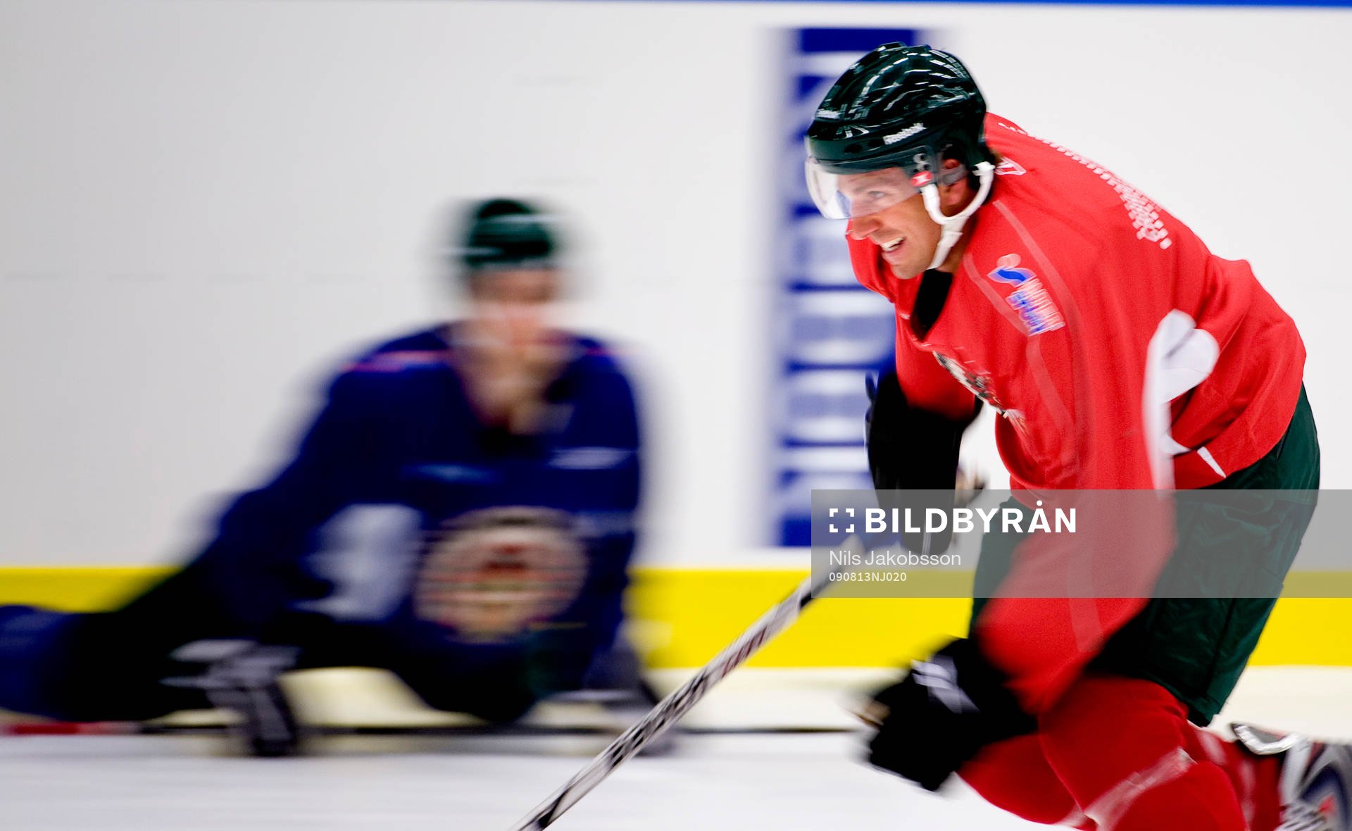 Joel Lundqvist kör skridskoträning