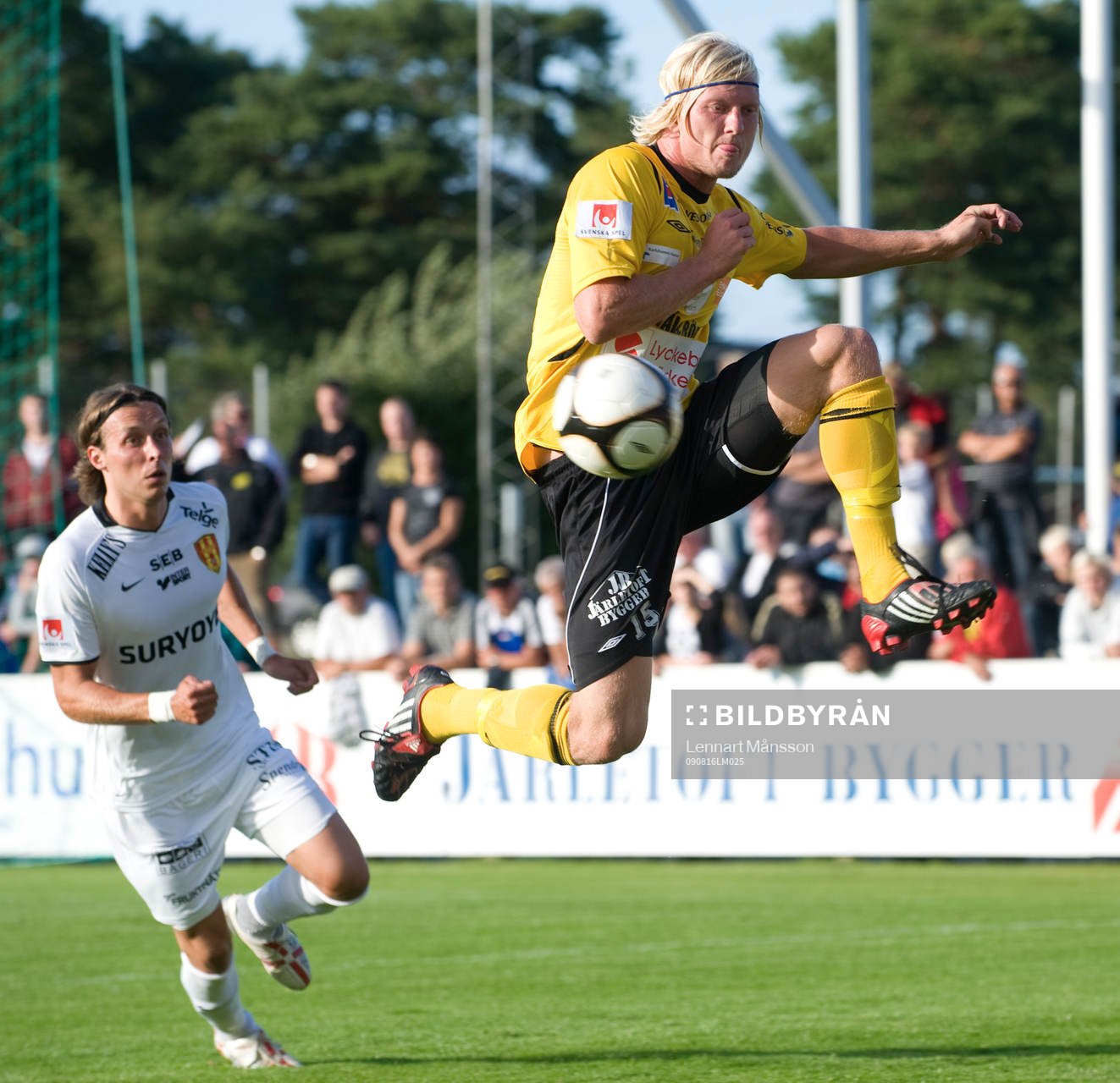 Robin Cederberg rensar undan