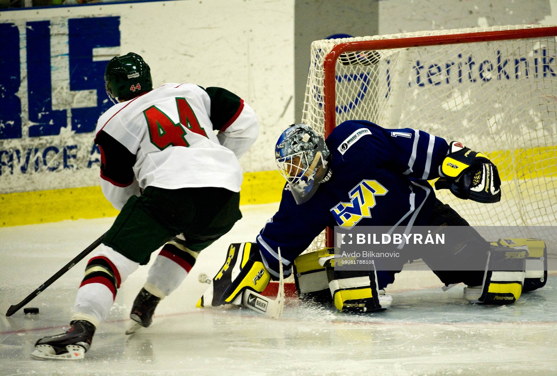 Martin Röjmark, Frölunda, framför Stefan Liv, målvakt
