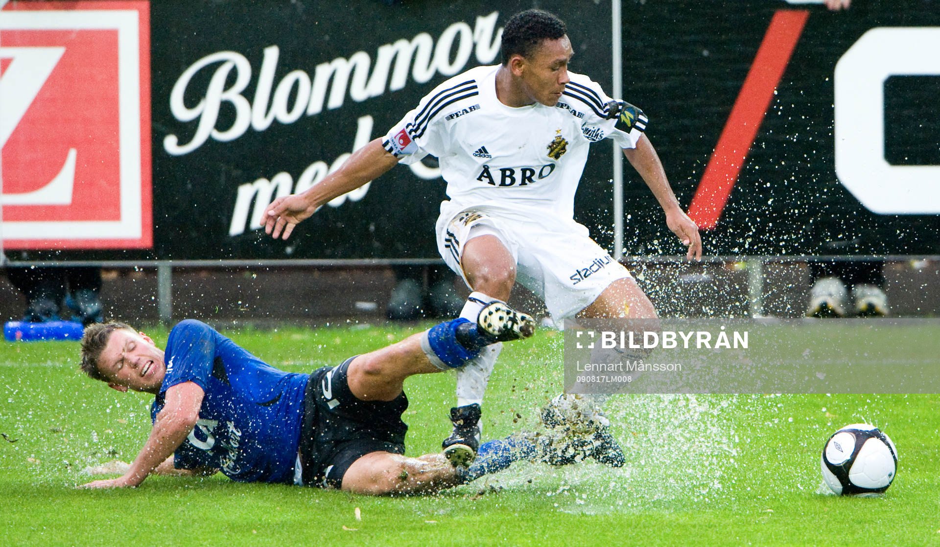 Nye brassen dos Santos mot Christian Järdler. Vatten,