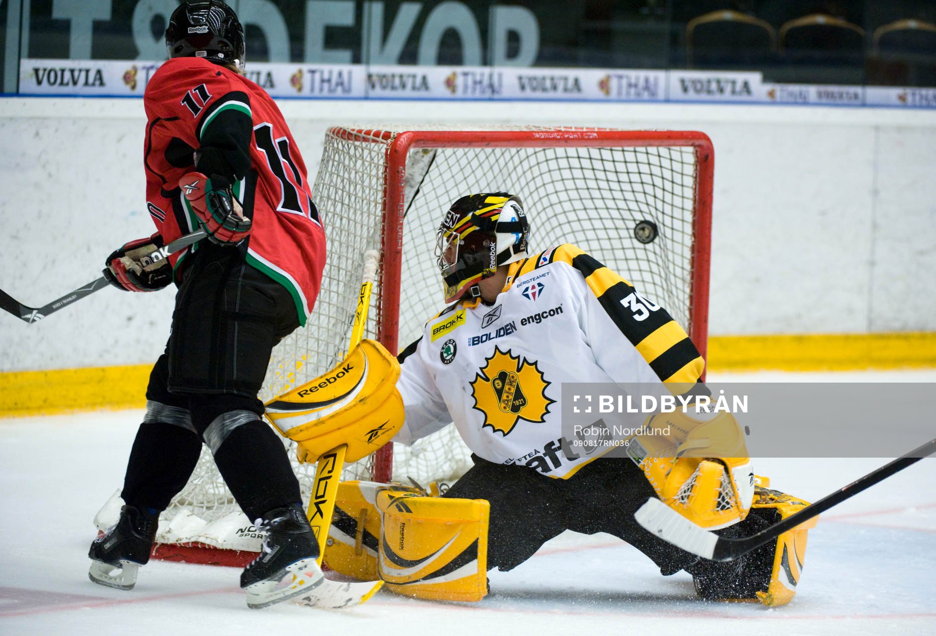Thomas Enström, Modo gör mål på Nicklas Dahlberg,