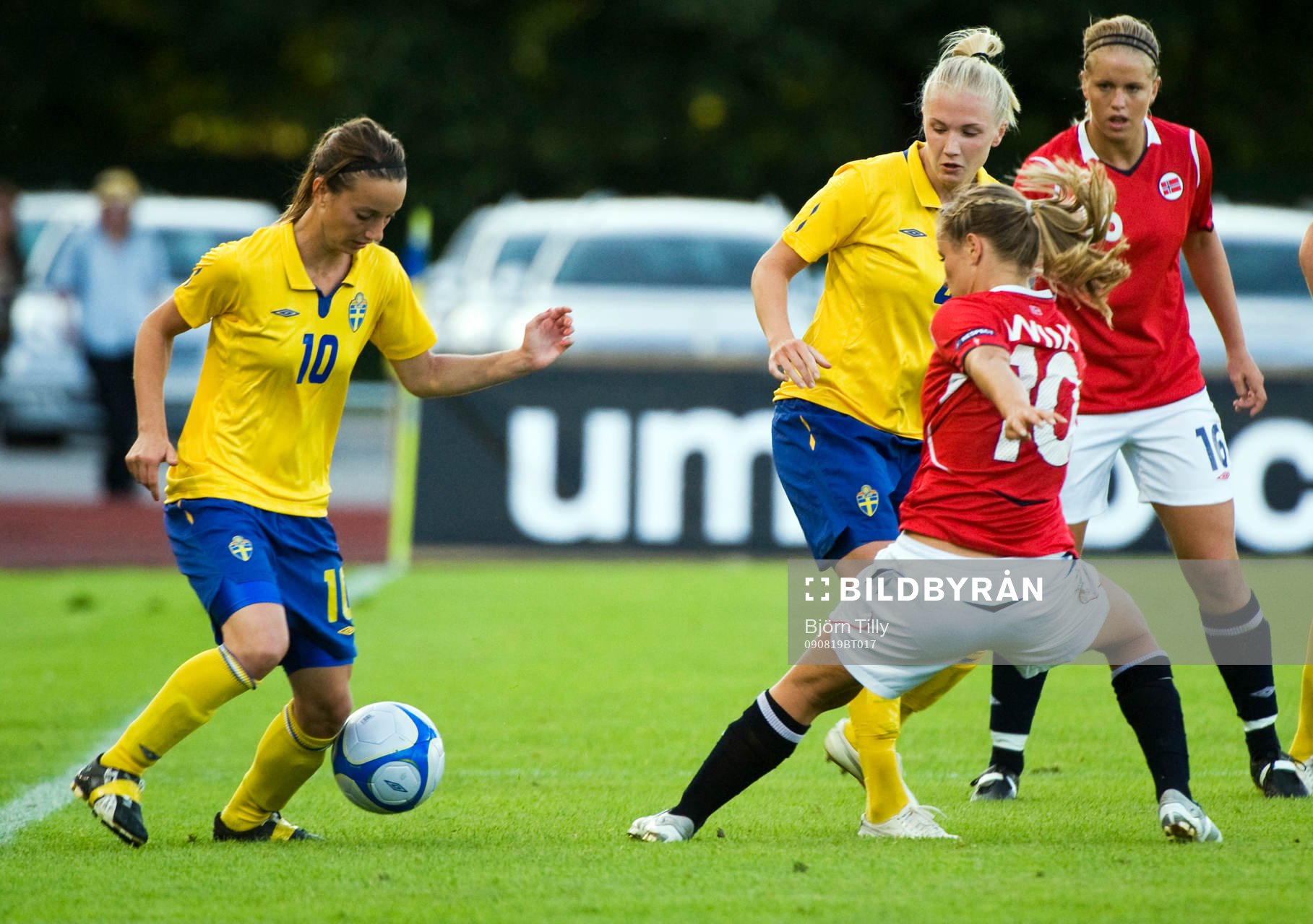 Kosovare Asllani och Anna Paulson, Sverige