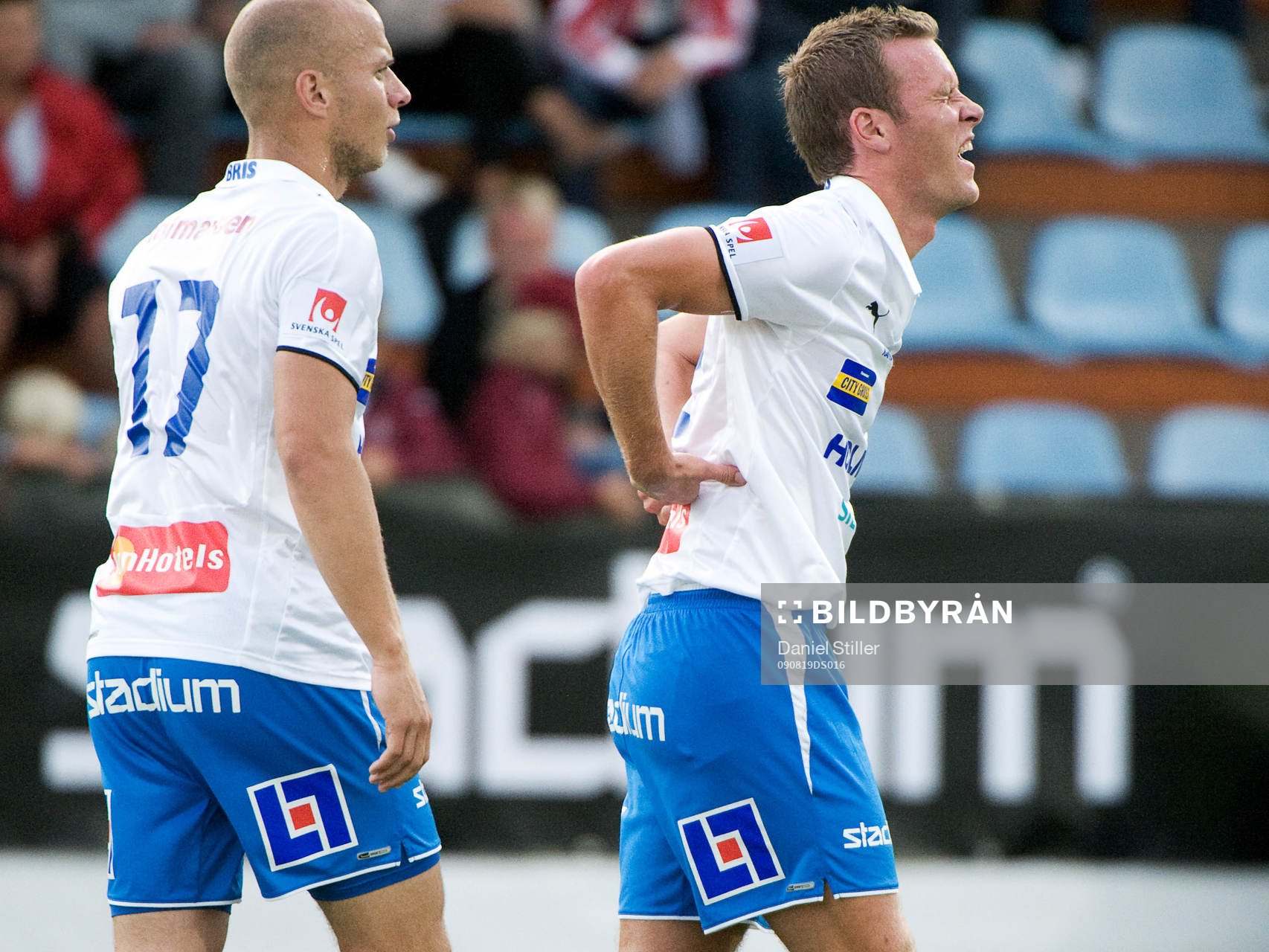 Mikael Roth, Norrköping, fick en smäll. Smärta, ont