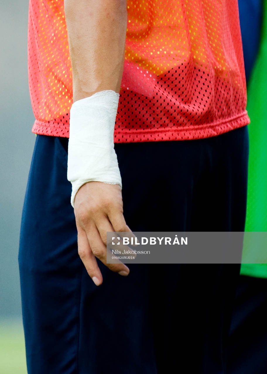  Zlatan Ibrahimovic, skadad hand, bandage.