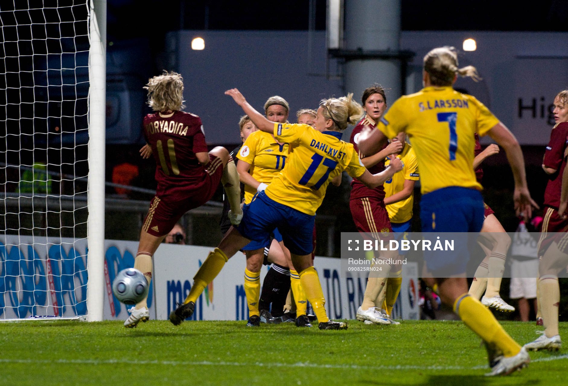 Lisa Dahlkvist, Sverige