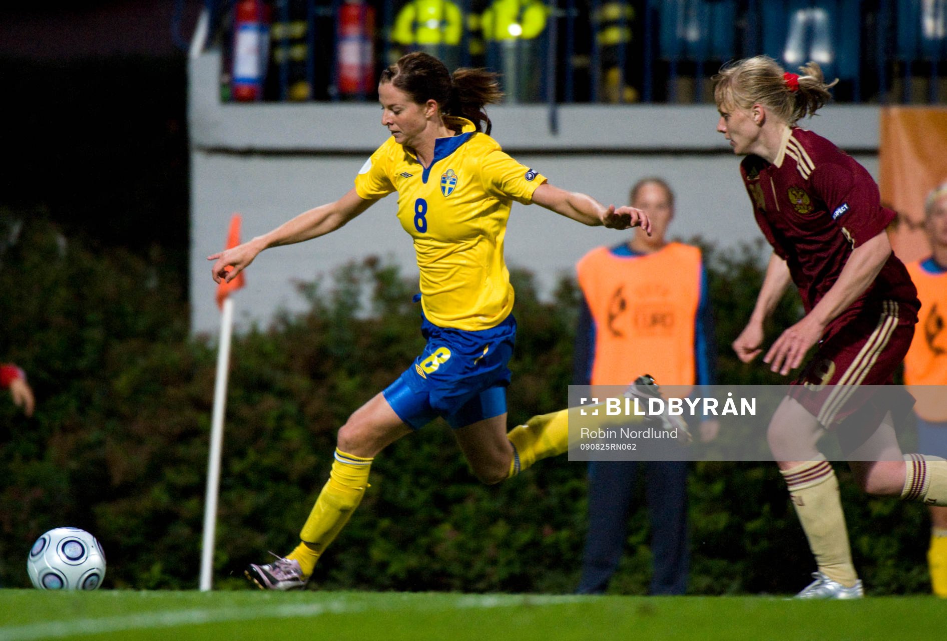Lotta Schelin, Sverige och Ksenia Tsybutovich, Ryssland