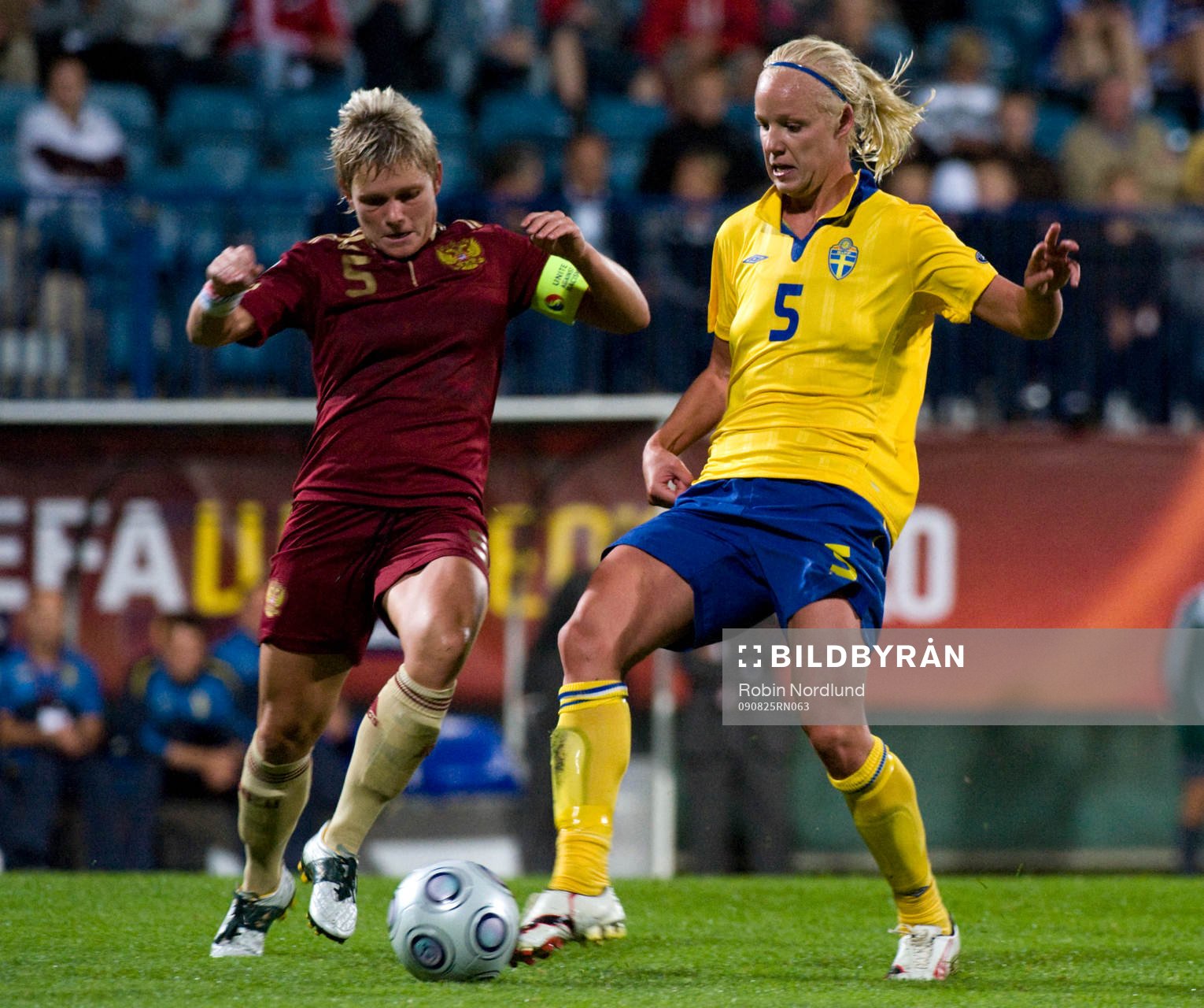 Caroline Seger, Sverige och Tatiana Skotnikova, Ryssland