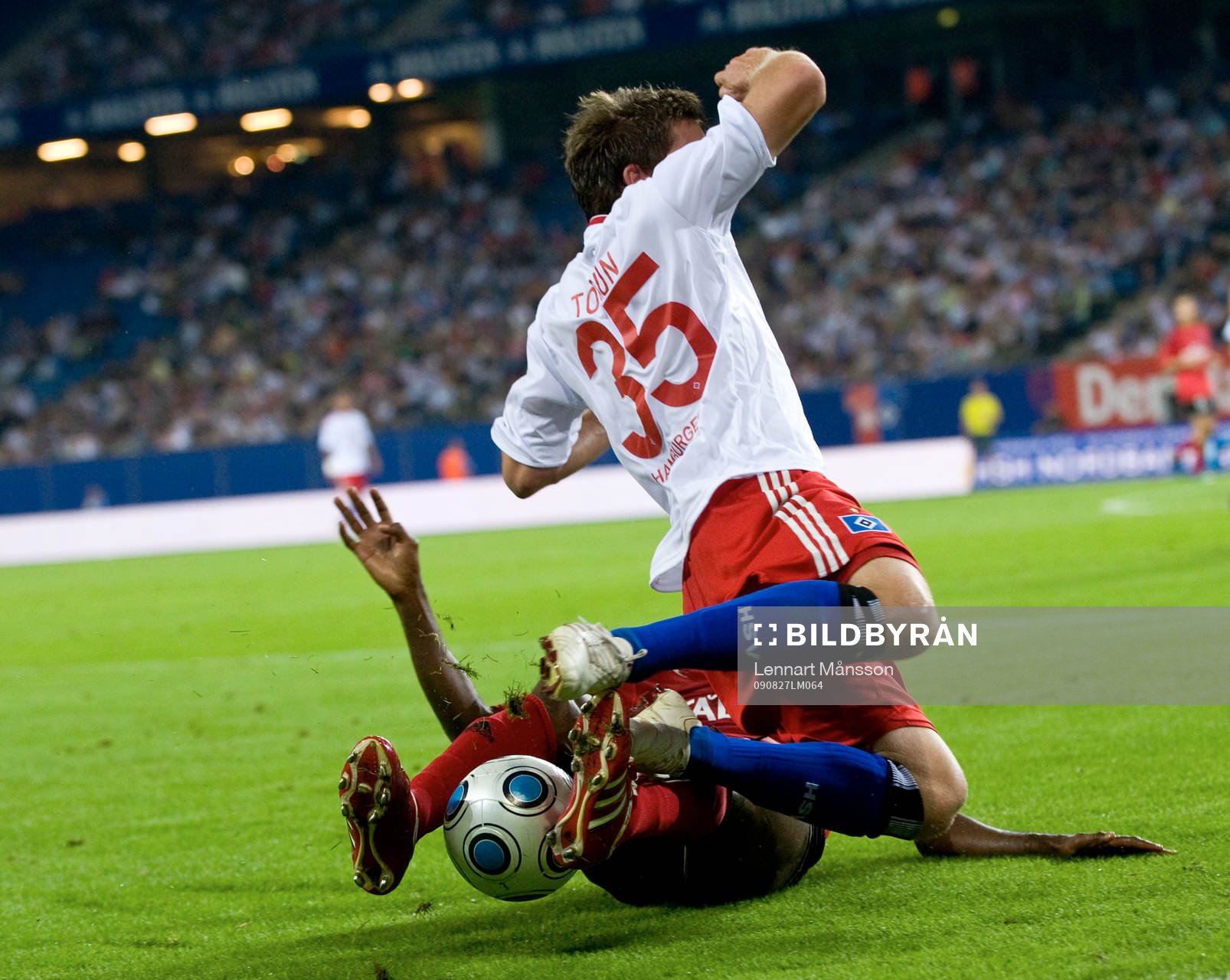 Tunay Torun, Hamburg. Tackling, glidtackling
