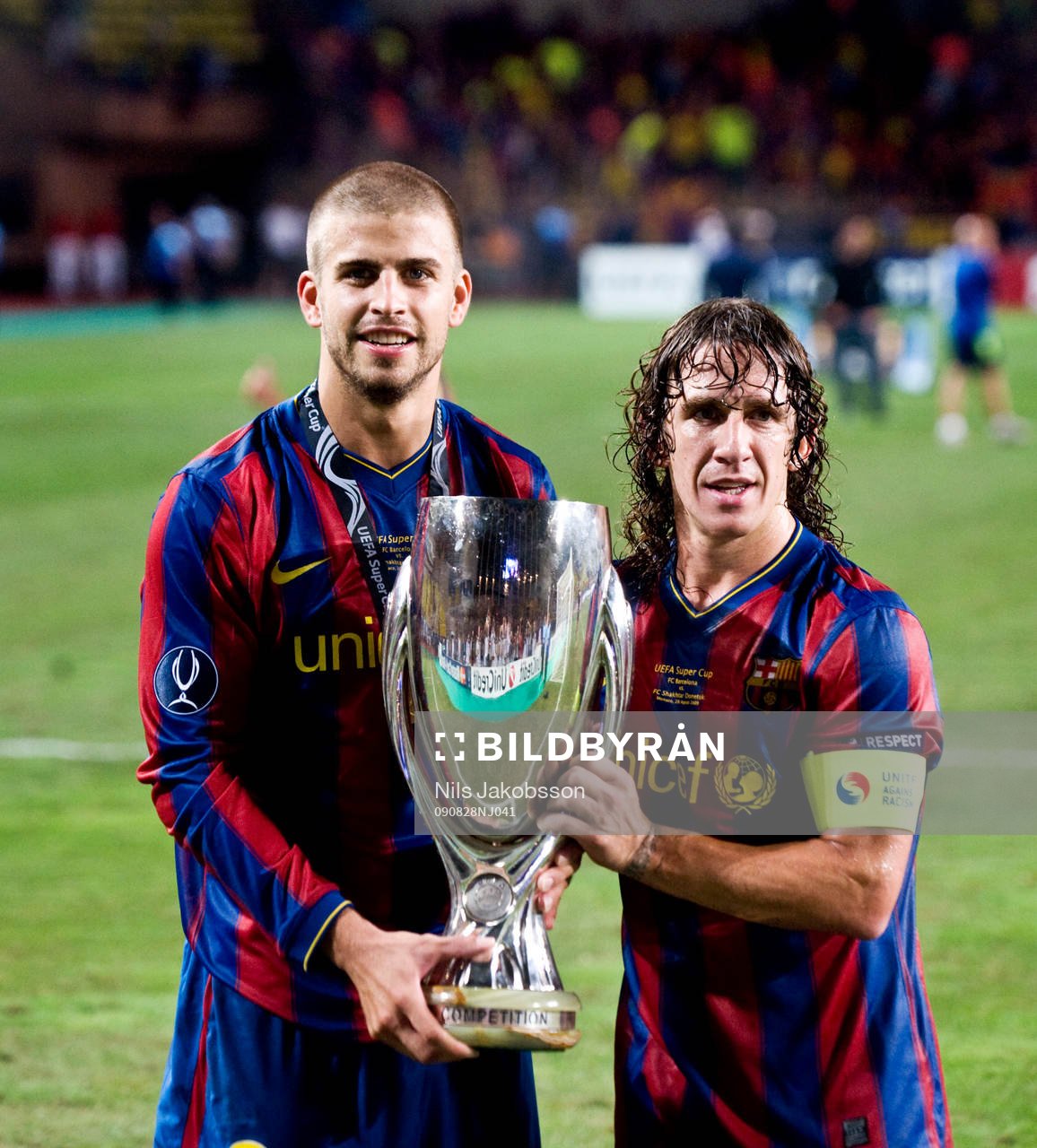 Gerard Pique, Carles Puyol, med pokalen. Pokal