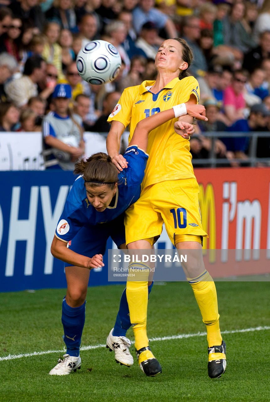 Kosovare Asllani, Sverige mot Carolina Pini, Italien