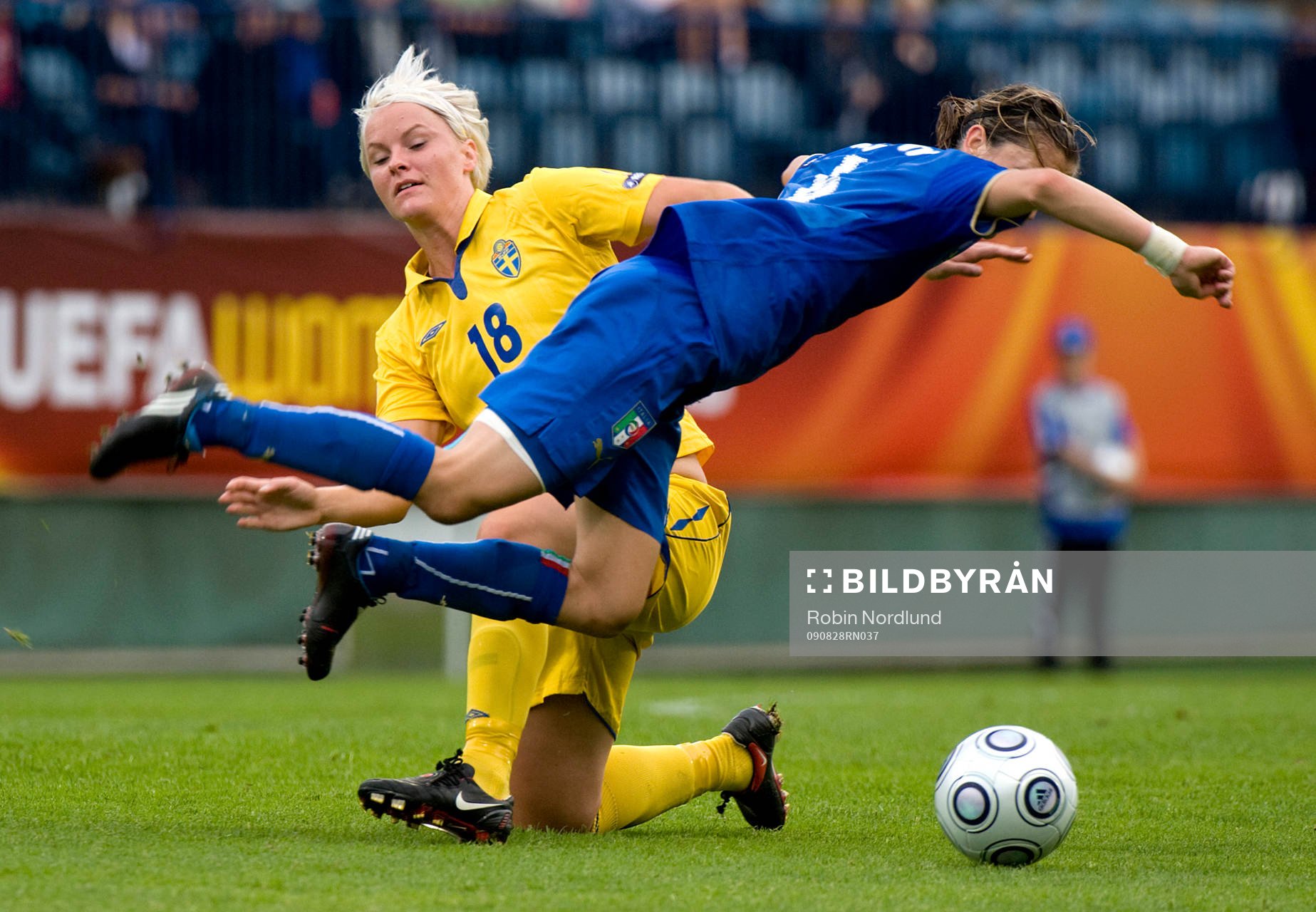 Nilla Fischer, Sverige stoppar Alessia Tuttino, Italien